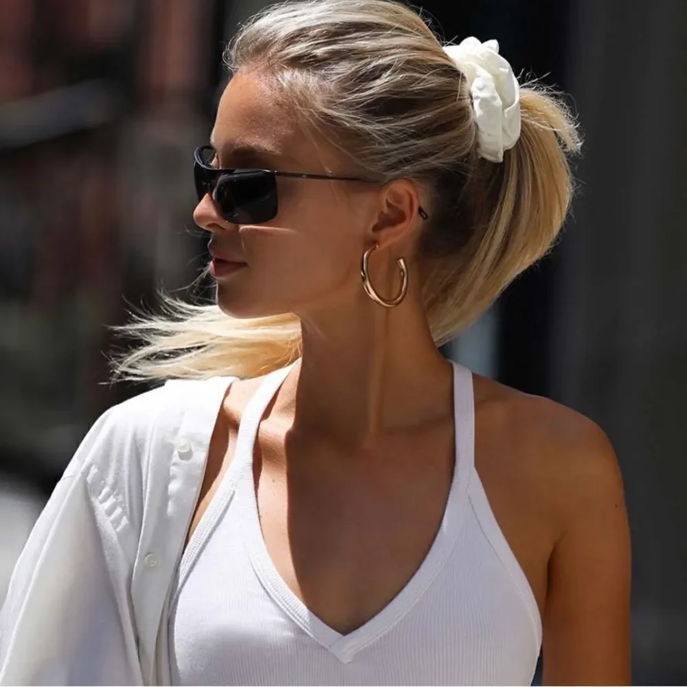 White scrunchie set